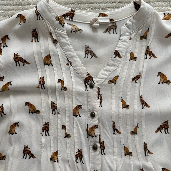 Red Camel Cream Fox Animal Print Blouse medium - Picture 2 of 6